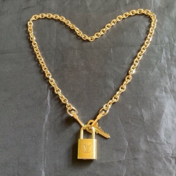 Louis Vuitton Accessories - ✅AUTHENTIC PICK 1 lock&key LOUIS VUITTON
